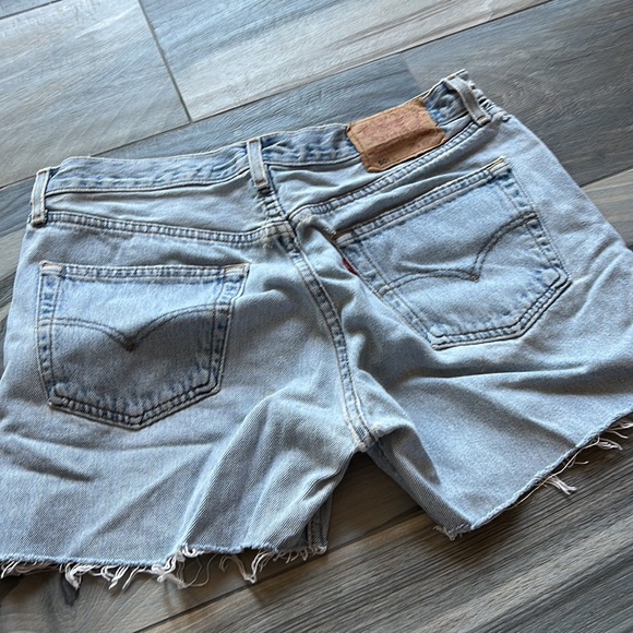 Vintage Levi’s shorts - Picture 2 of 3